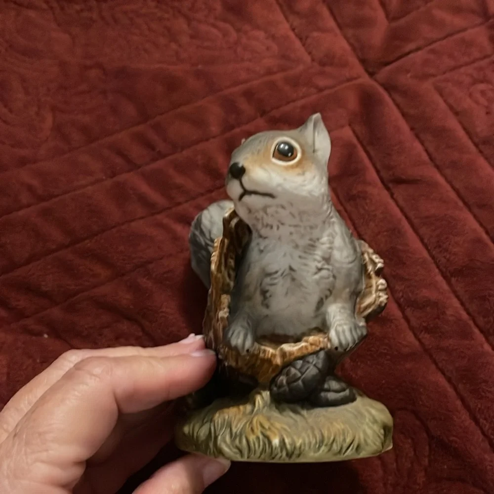SQUIRREL! VTG Homco Masterpiece Porcelain Squirrel Figurine‎ Signed Mizuno 1986